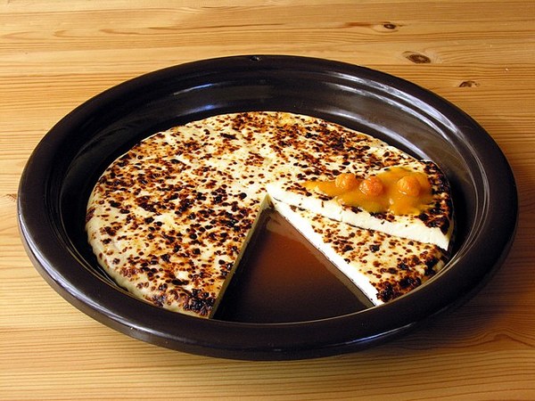 Leipäjuusto with cloudberry jam