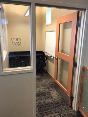 Study Room with a desk and chairs